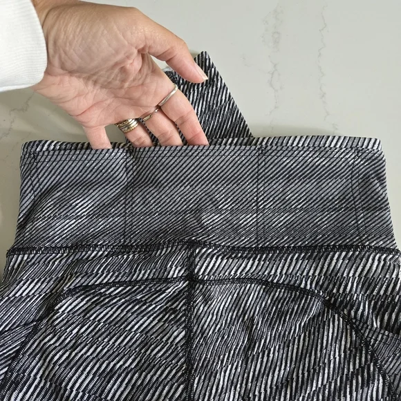 Lululemon SeaWheeze Fast and Free High-Rise Tight 25" Leggings 7/8 White Black 4 - Picture 7 of 10